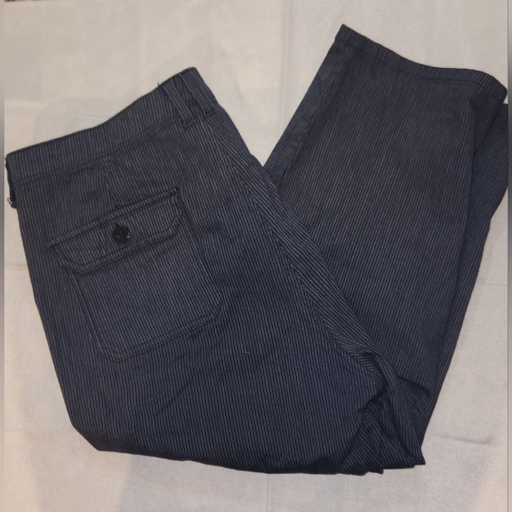 3 for $30* Gloria Vanderbilt Navy Comfy Capris Sz 16